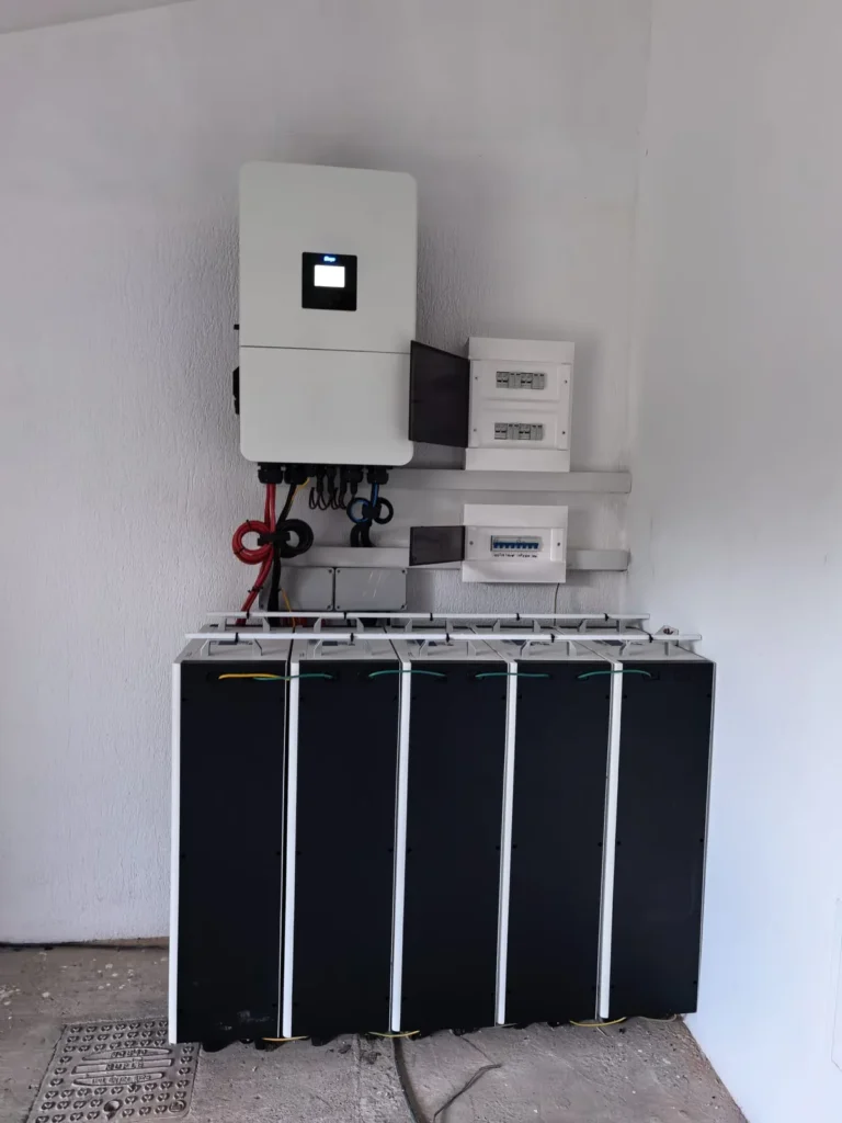 Baterii fotovoltaice Alba Iulia – sistem de stocare instalat de SUN BIT