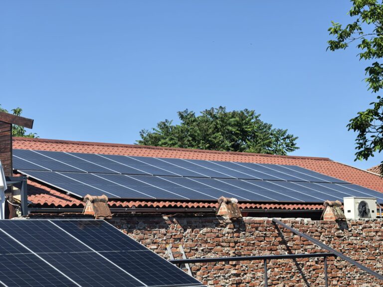 Montaj panouri fotovoltaice în Alba Iulia