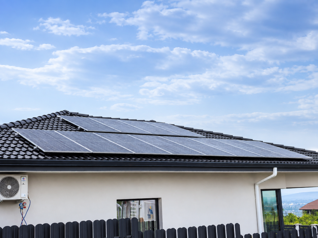 Panouri fotovoltaice Alba Iulia 11 kW – sistem rezidențial cu stocare 16 kWh