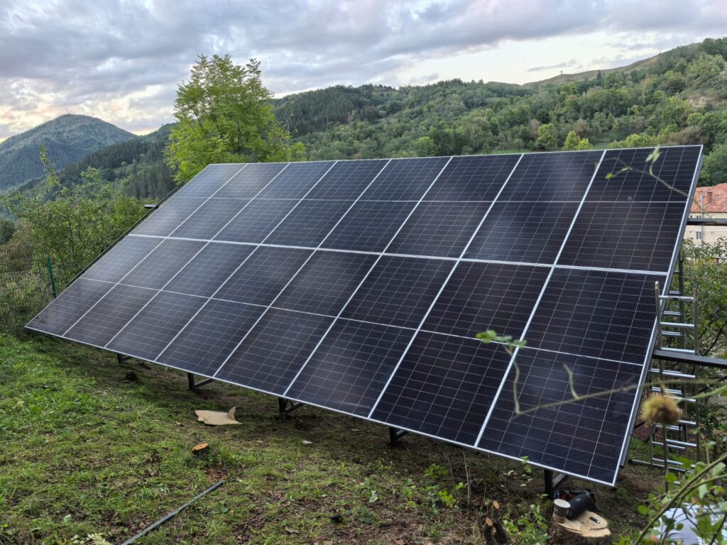 Panouri fotovoltaice Poșaga Alba – sistem 11 kWp cu stocare 32 kWh