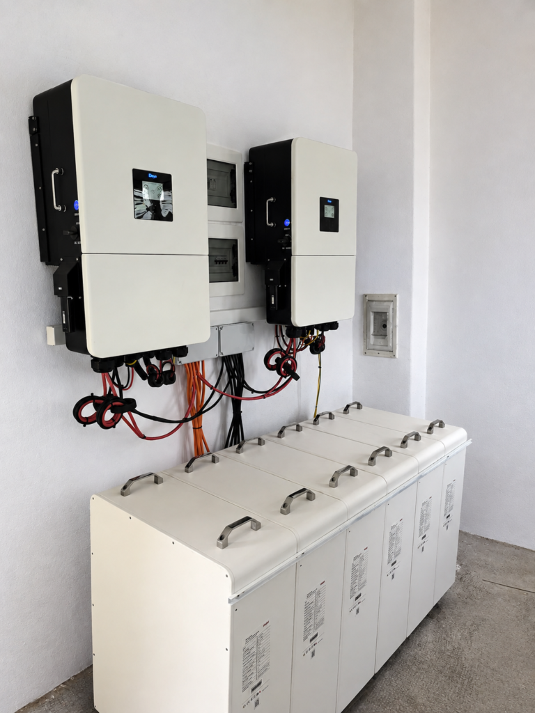 Invertor monofazic sau trifazic pentru sistem fotovoltaic