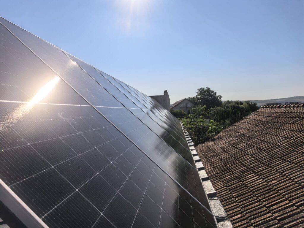 Câte panouri fotovoltaice sunt necesare pentru o casă în 2026