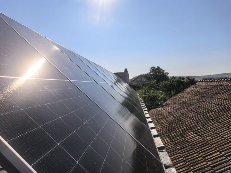 Câte panouri fotovoltaice sunt necesare pentru o casă în 2026
