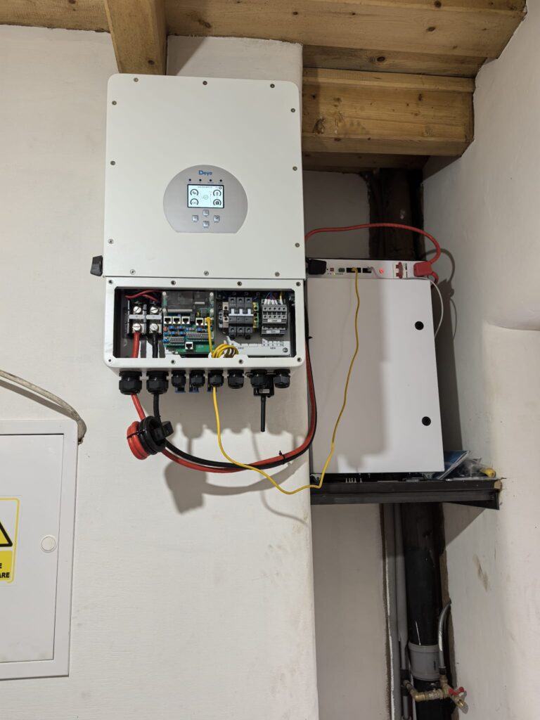 Invertor Deye 12 kW trifazic sistem fotovoltaic Poșaga